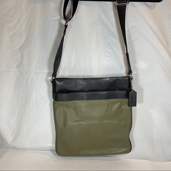Practically new! Green Coach leather bag - Picture 9 of 11